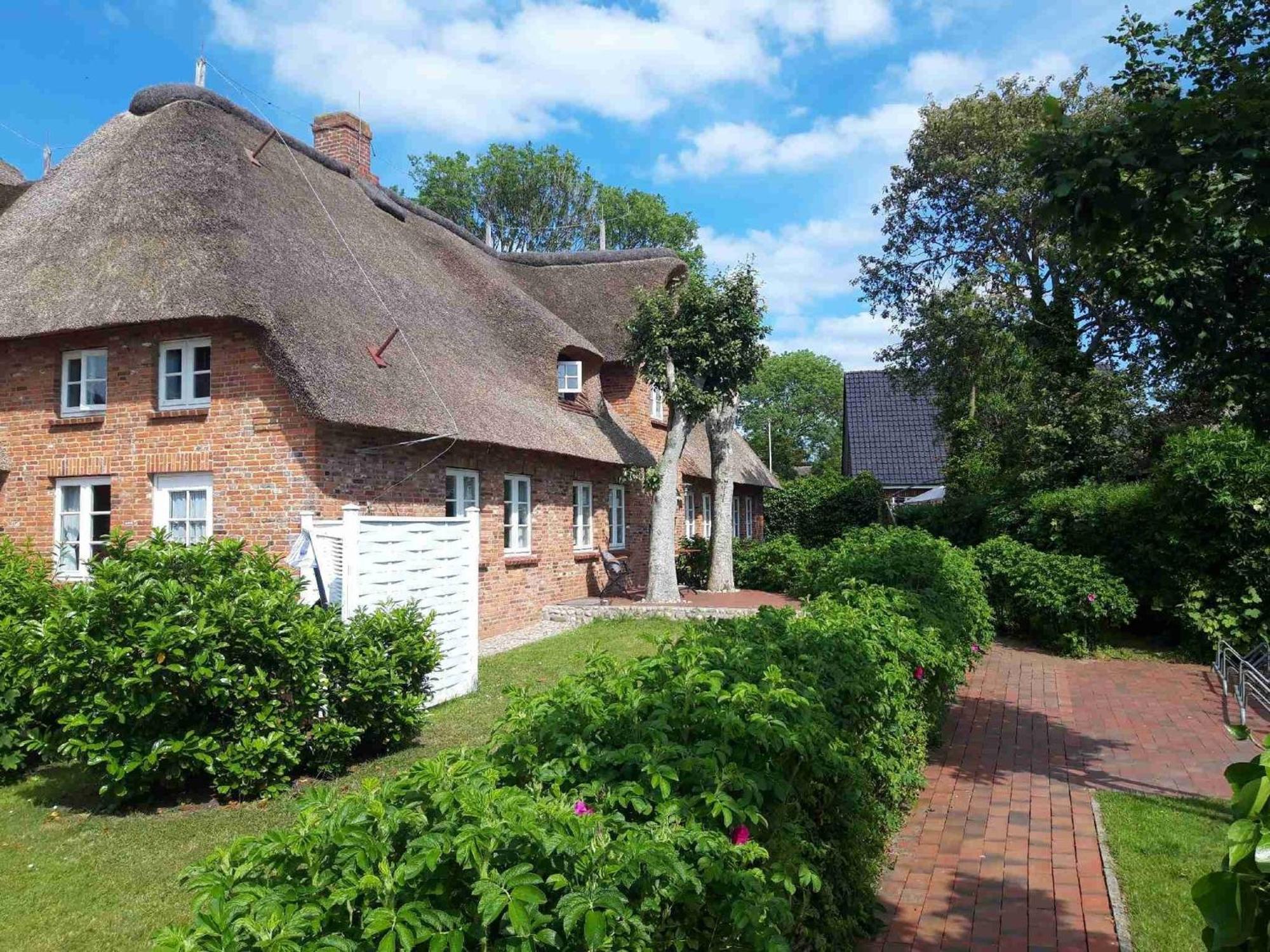 Reetkehlchen Apartment Alkersum ภายนอก รูปภาพ